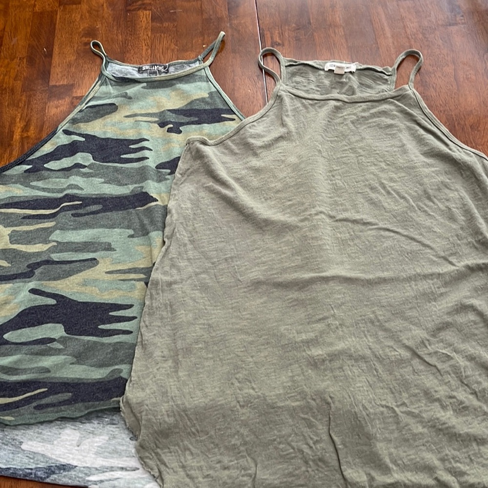 Billabong set of 2 high neck tank tops size S/L